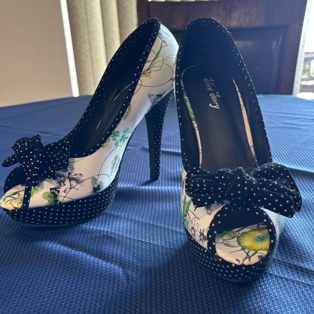 Show Story Floral Pattern Polka Dot Heels